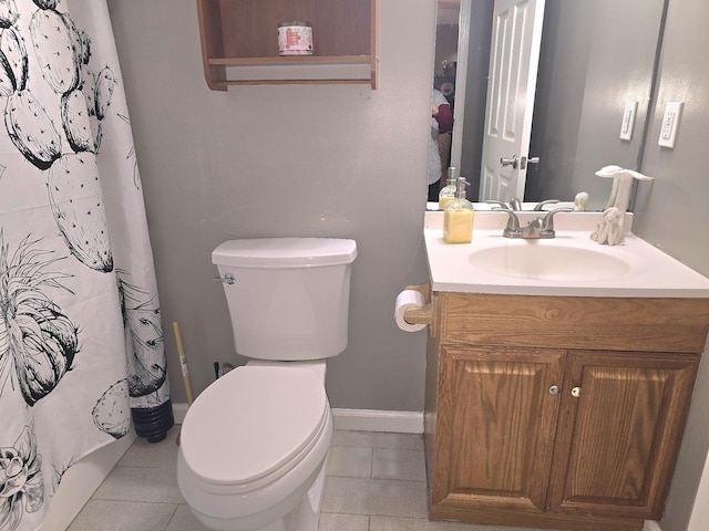 bathroom featuring a shower with shower curtain, toilet, vanity, baseboards, and tile patterned floors