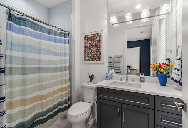 full bathroom with curtained shower, vanity, and toilet