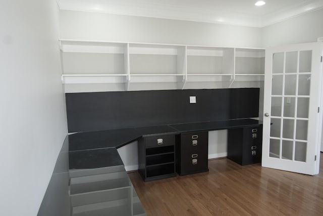 unfurnished office featuring built in desk, ornamental molding, dark wood-type flooring, and recessed lighting