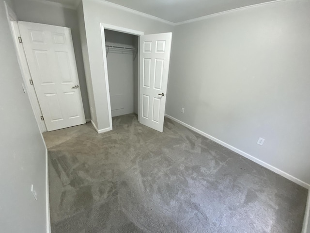 unfurnished bedroom featuring carpet, baseboards, a closet, and ornamental molding