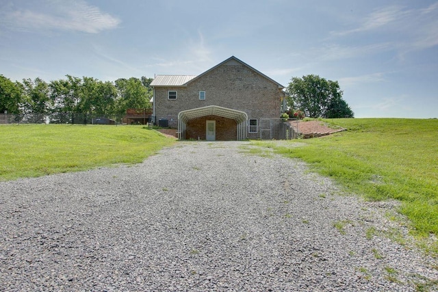 view of front of house with driveway and a front lawn