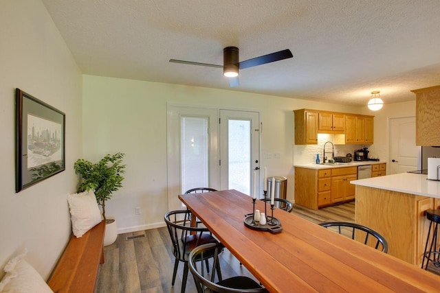 dining area featuring a ceiling fan, a textured ceiling, visible vents, and dark wood-type flooring