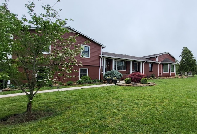 split level home with a front lawn