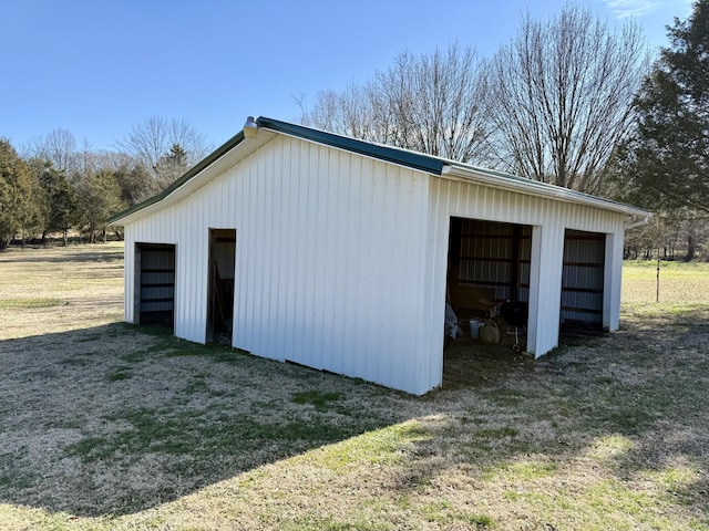 view of detached garage