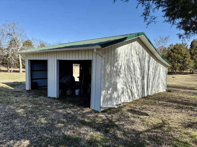 view of detached garage