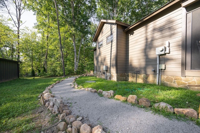 view of side of property featuring a lawn