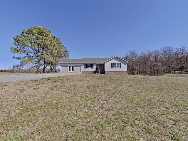 view of front of home featuring a front lawn