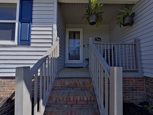 entrance to property featuring a porch