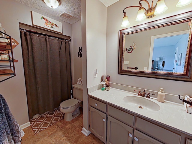 full bath with visible vents, a shower with shower curtain, toilet, a textured ceiling, and vanity