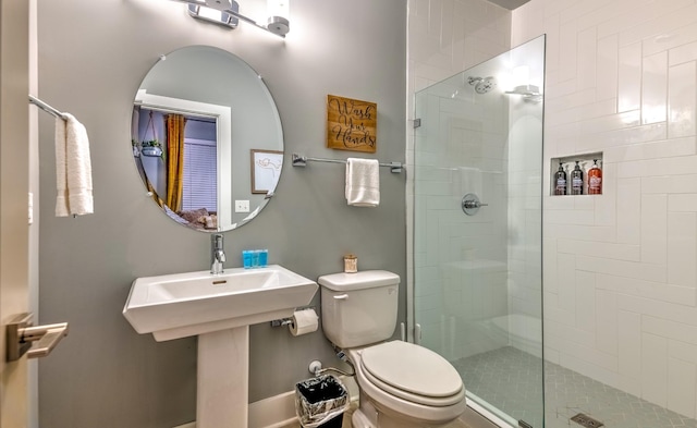 full bathroom with tiled shower and toilet