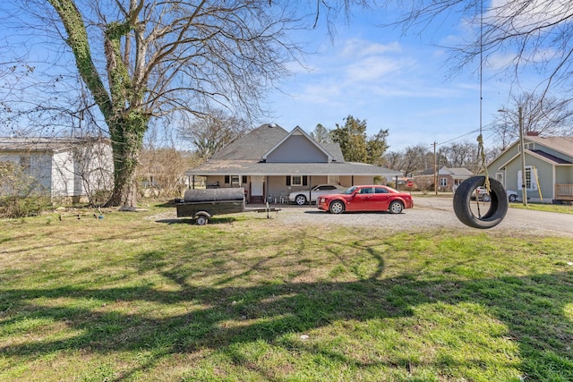 view of yard with driveway