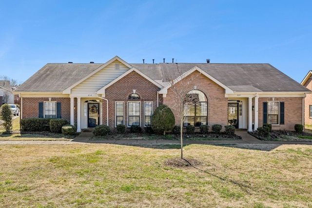 ranch-style home featuring a front lawn and brick siding