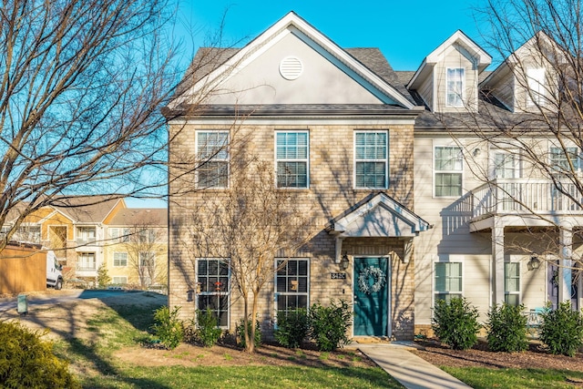 view of front of house with a front yard and brick siding