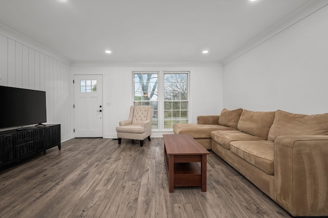 living room with baseboards, ornamental molding, wood finished floors, and recessed lighting