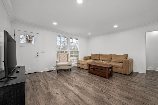 living room featuring recessed lighting, dark wood-style flooring, visible vents, baseboards, and crown molding