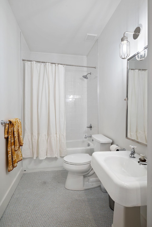 bathroom featuring visible vents, shower / bath combo with shower curtain, tile patterned flooring, and toilet