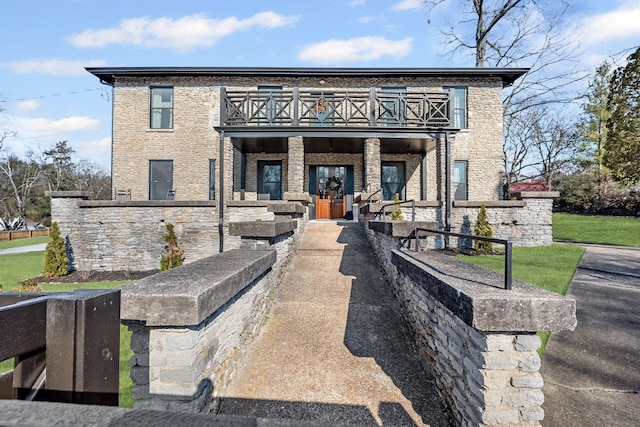 view of front facade with a balcony