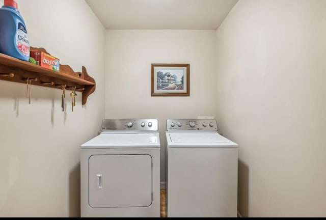 washroom featuring laundry area and washing machine and clothes dryer