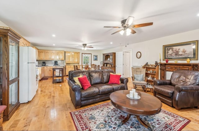 living area with ceiling fan, light wood finished floors, and recessed lighting