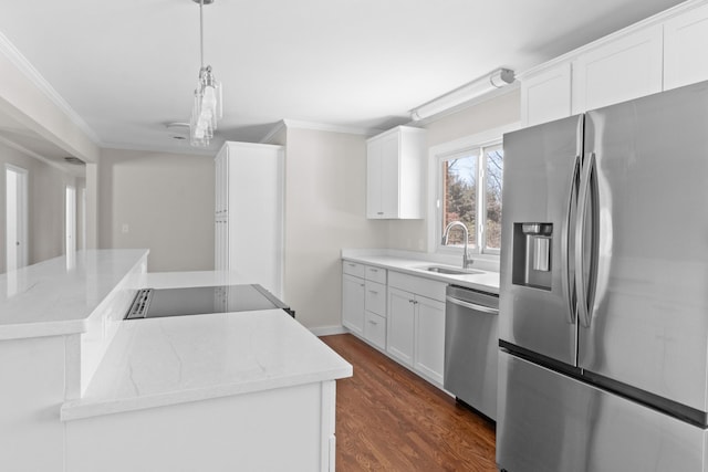 kitchen featuring stainless steel appliances, a center island, dark wood finished floors, and crown molding