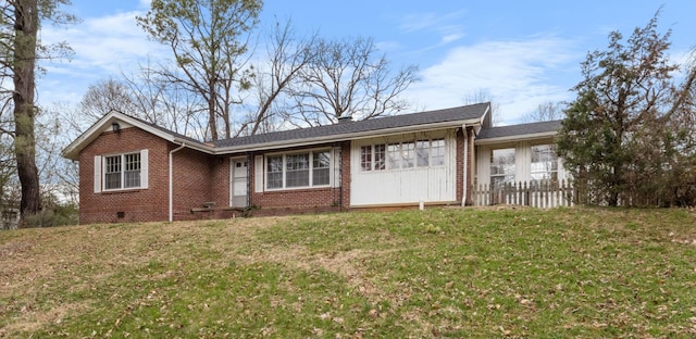 ranch-style home featuring crawl space, brick siding, and a front lawn