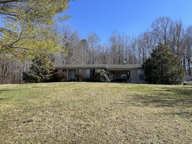 view of front of home featuring a front yard