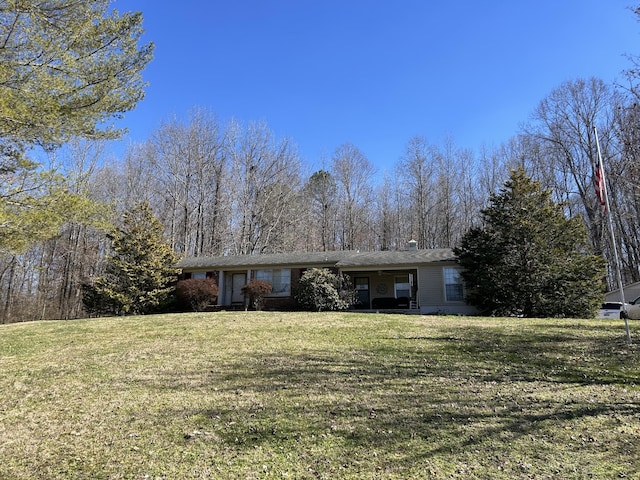 view of front of house featuring a front yard