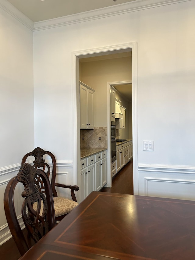 1012 Wooden Gate Dr, Franklin, TN 37064 - hall featuring ornamental molding