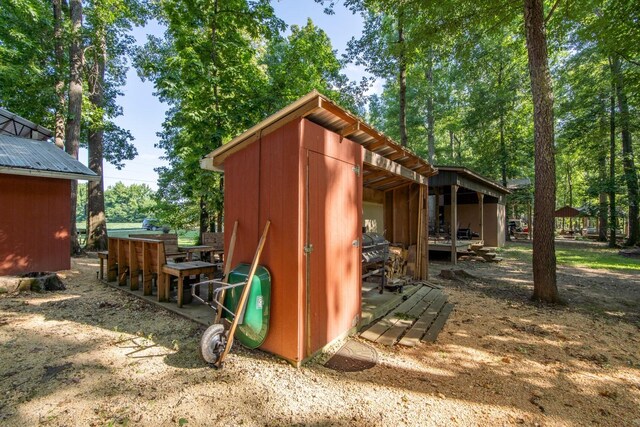 300 Teal Ln, Savannah, TN 38372