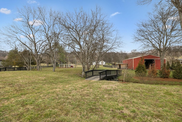 view of yard featuring a pole building and an outbuilding