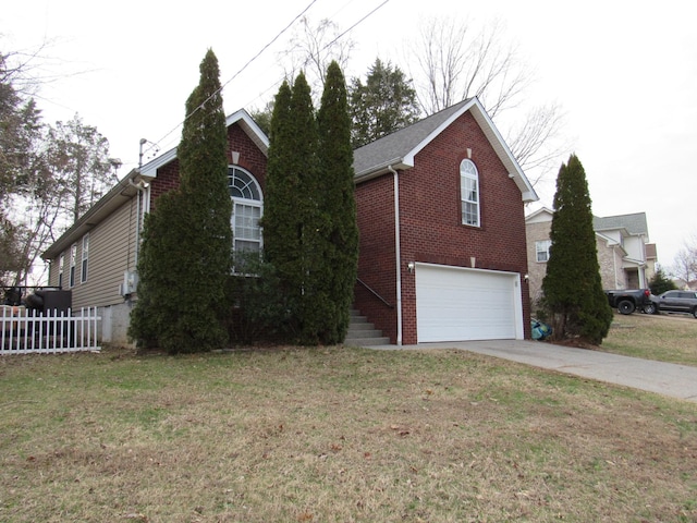 view of front of house featuring driveway, a garage, a front lawn, and brick siding