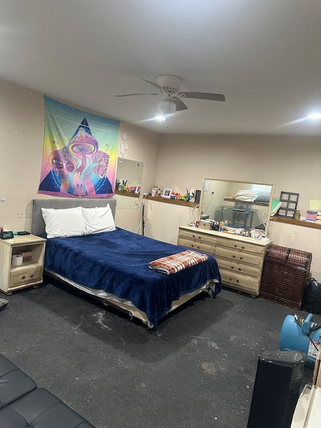 bedroom with a ceiling fan