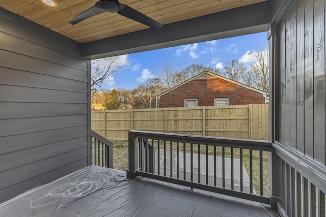 balcony featuring ceiling fan