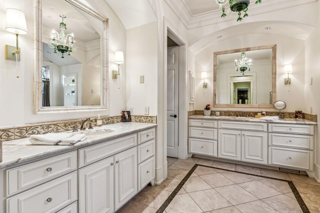 full bath featuring a chandelier, a sink, and crown molding