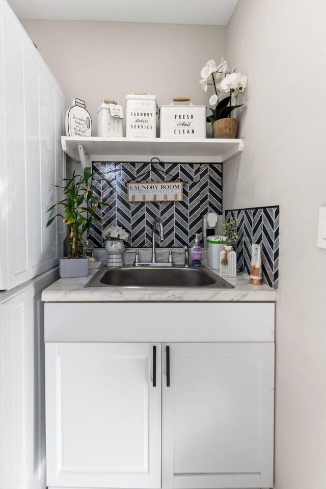 bar with backsplash and a sink