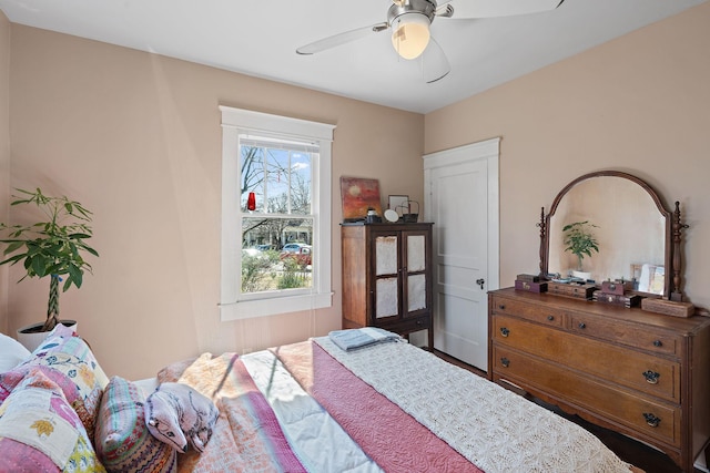 bedroom with a ceiling fan