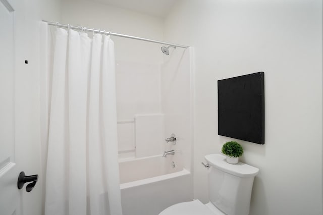 full bathroom with shower / bath combination with curtain and toilet