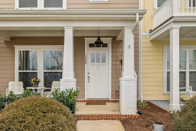 property entrance with covered porch