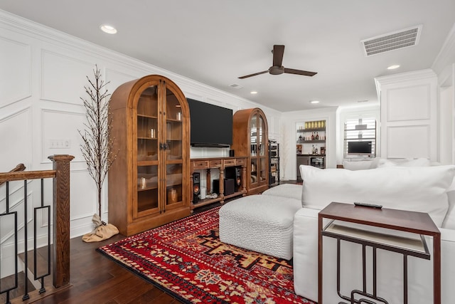 living area with crown molding, recessed lighting, visible vents, ceiling fan, and wood finished floors