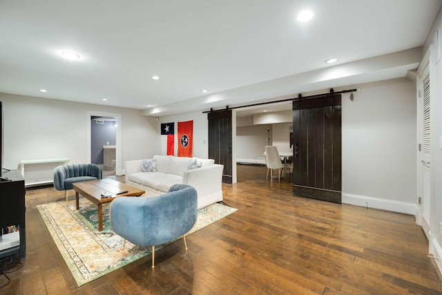 living room with baseboards, a barn door, wood-type flooring, and recessed lighting