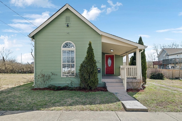 view of front facade featuring covered porch and a front lawn