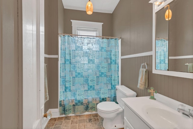 full bathroom with toilet, vanity, and a shower with curtain