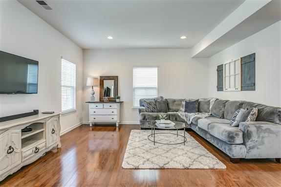 living room featuring dark wood-style floors, visible vents, baseboards, and recessed lighting