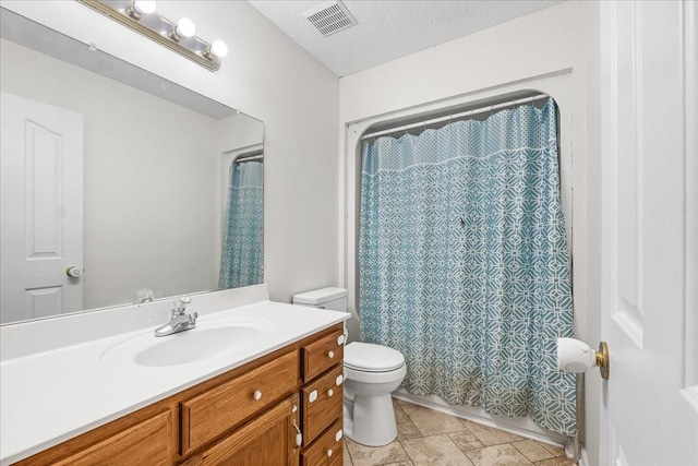bathroom with a textured ceiling, curtained shower, toilet, visible vents, and vanity