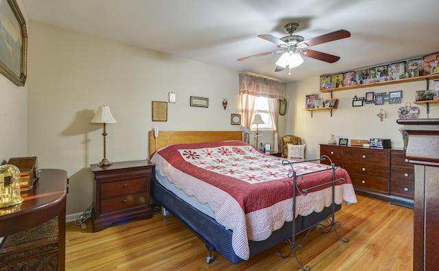 bedroom featuring light wood-style floors and a ceiling fan