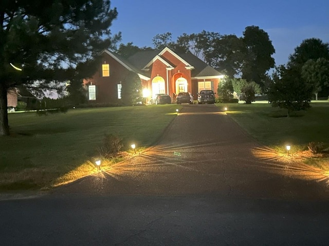 view of front of property with a front yard