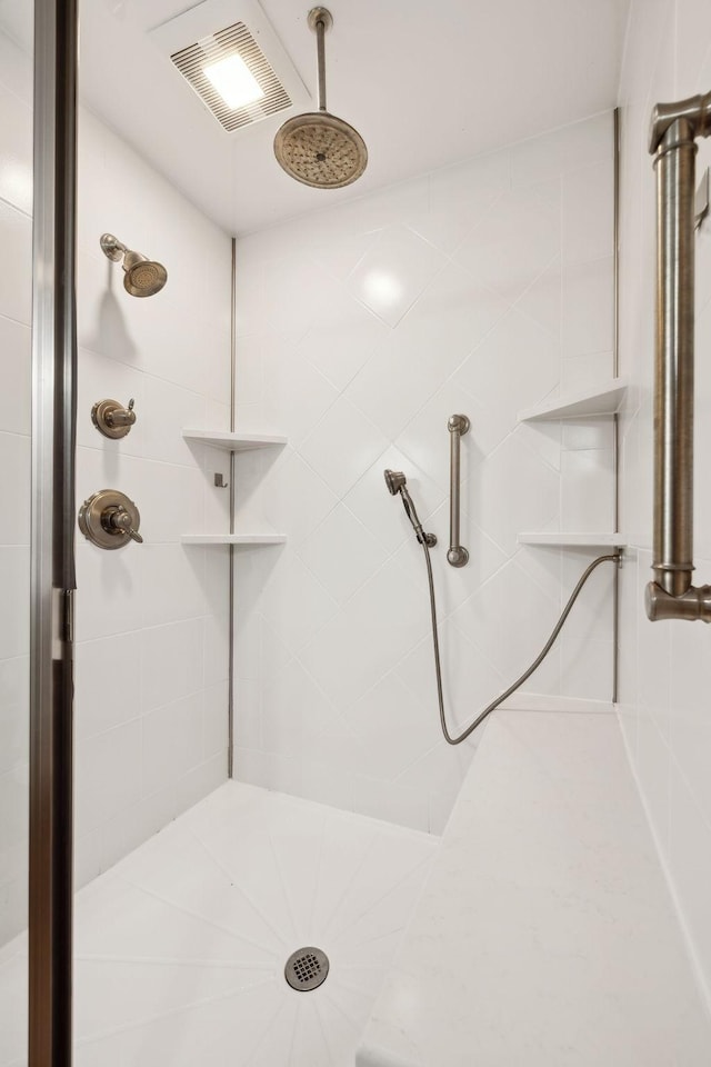 bathroom featuring visible vents and tiled shower