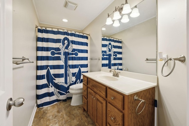 full bathroom featuring a shower with curtain, toilet, vanity, baseboards, and visible vents