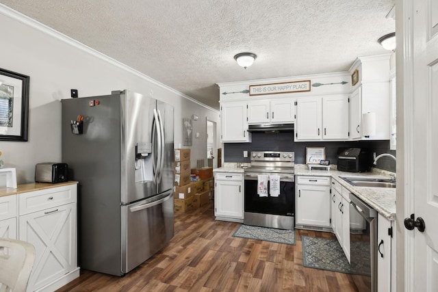 kitchen with dark wood-type flooring, stainless steel appliances, crown molding, under cabinet range hood, and a sink