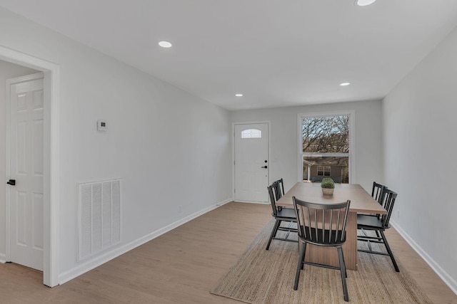 dining room with light wood-style flooring, visible vents, baseboards, and recessed lighting